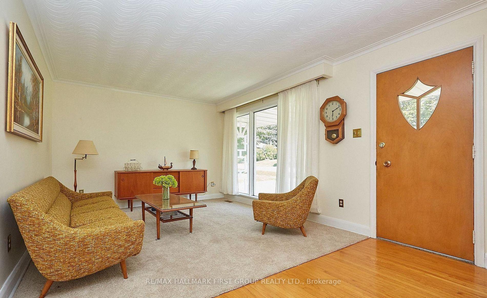 Photo 4 of 212 Hallett Avenue, Whitby, Lynde Creek — HOMEH