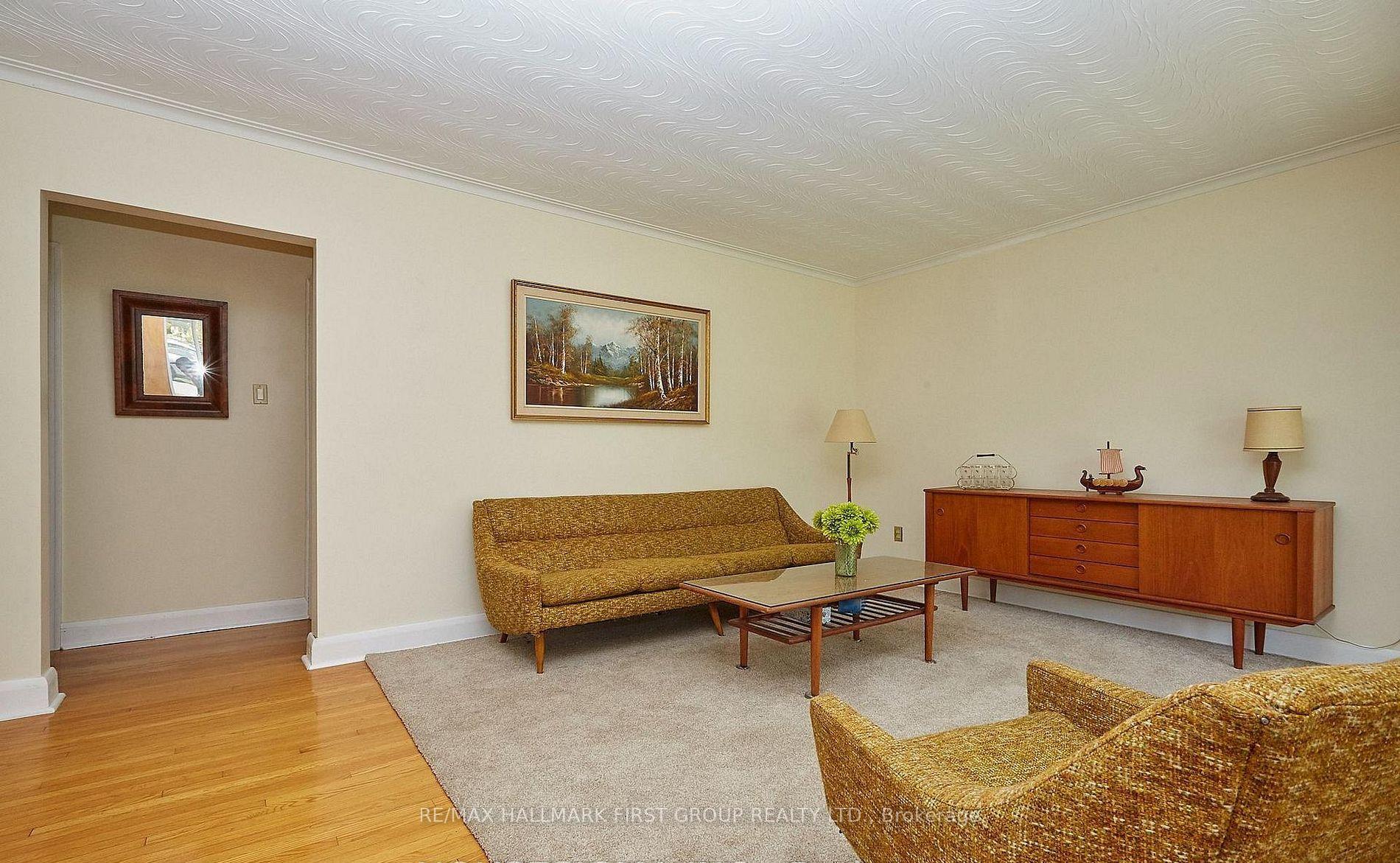 Photo 5 of 212 Hallett Avenue, Whitby, Lynde Creek — HOMEH