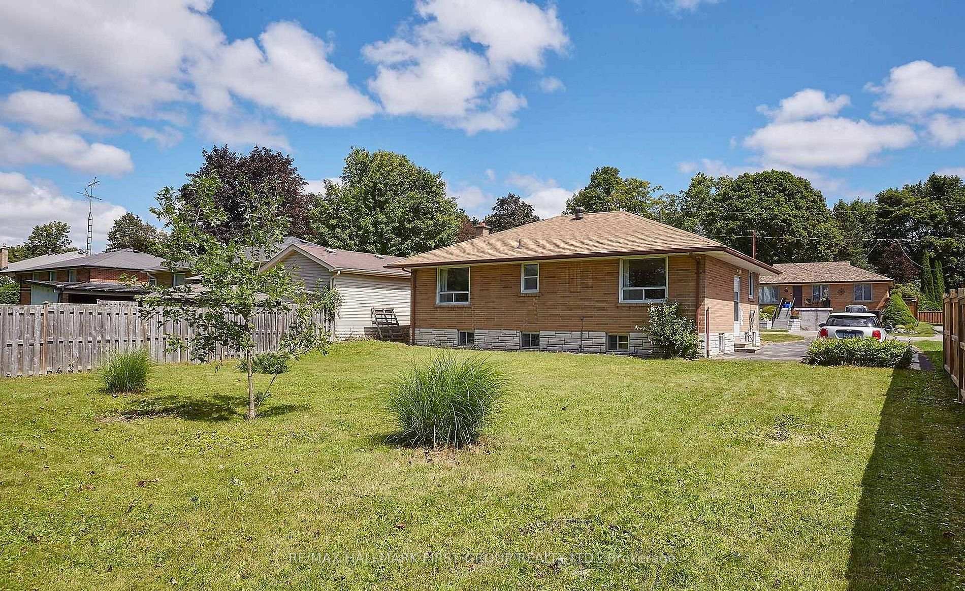 Photo 19 of 212 Hallett Avenue, Whitby, Lynde Creek — HOMEH