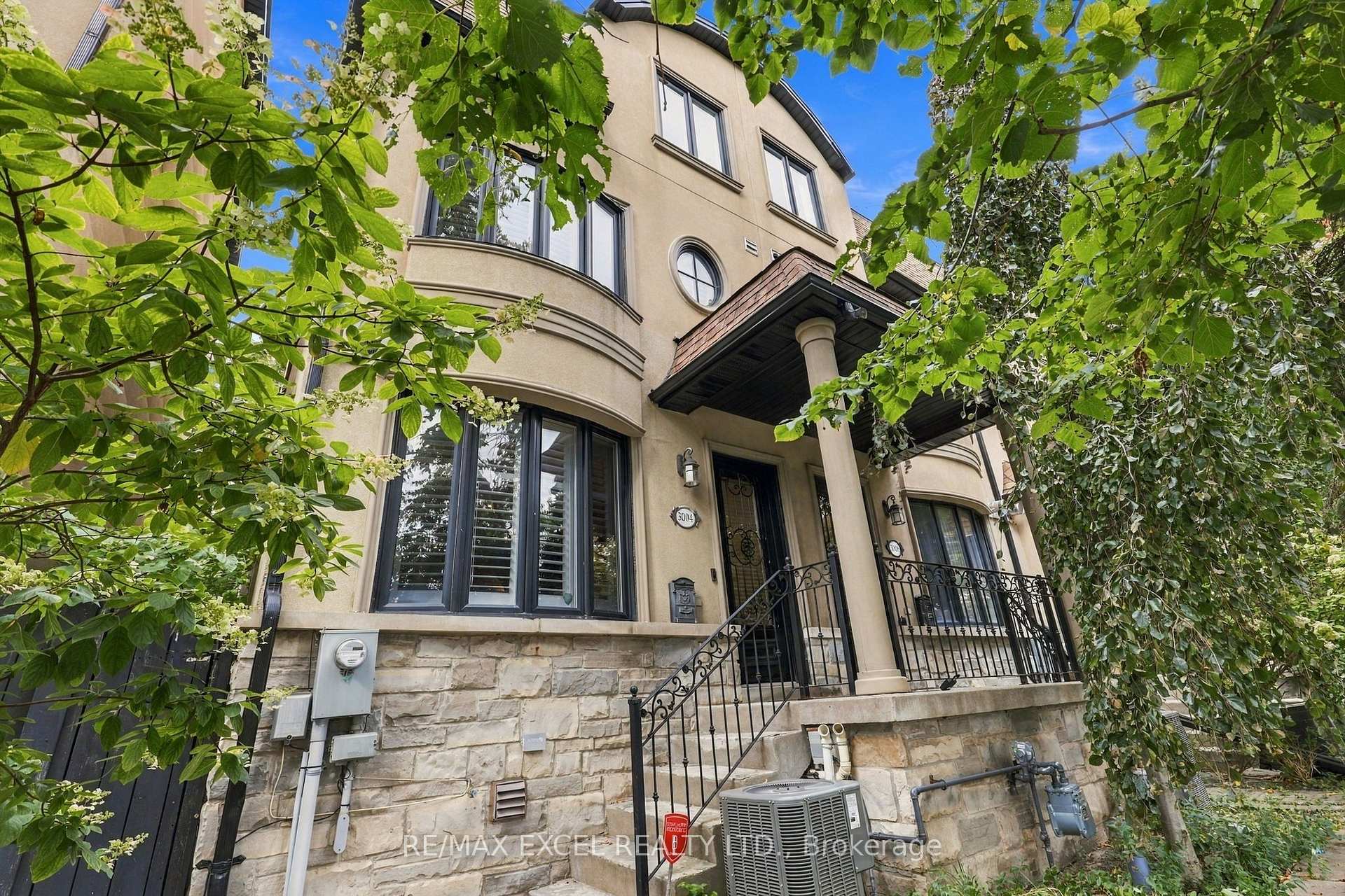 Photo 1 of 3004 Bayview Avenue, North York, Willowdale East — HOMEH