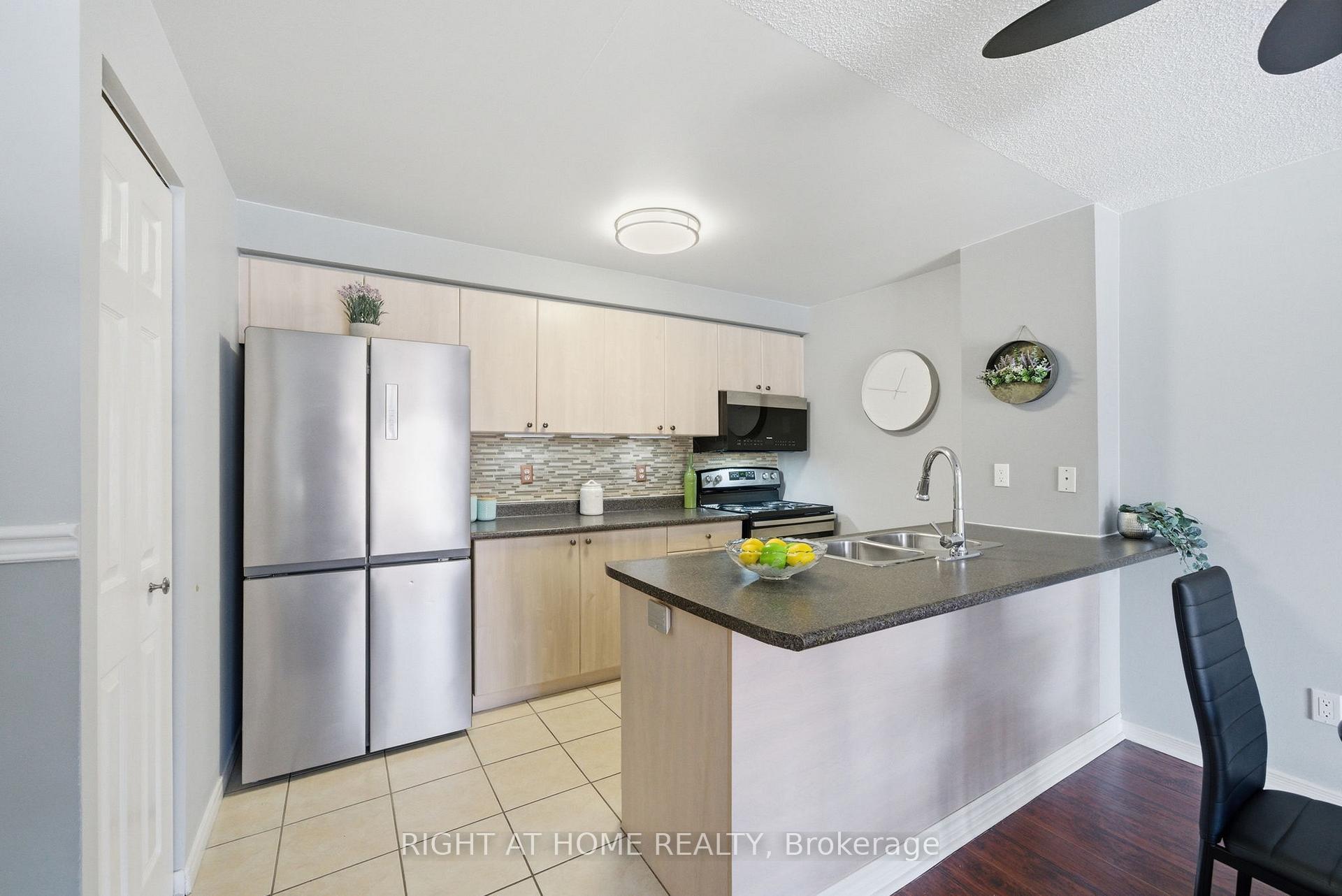 Photo 9 of Unit 102, 91 Aspen Springs Drive, Clarington, Bowmanville — HOMEH