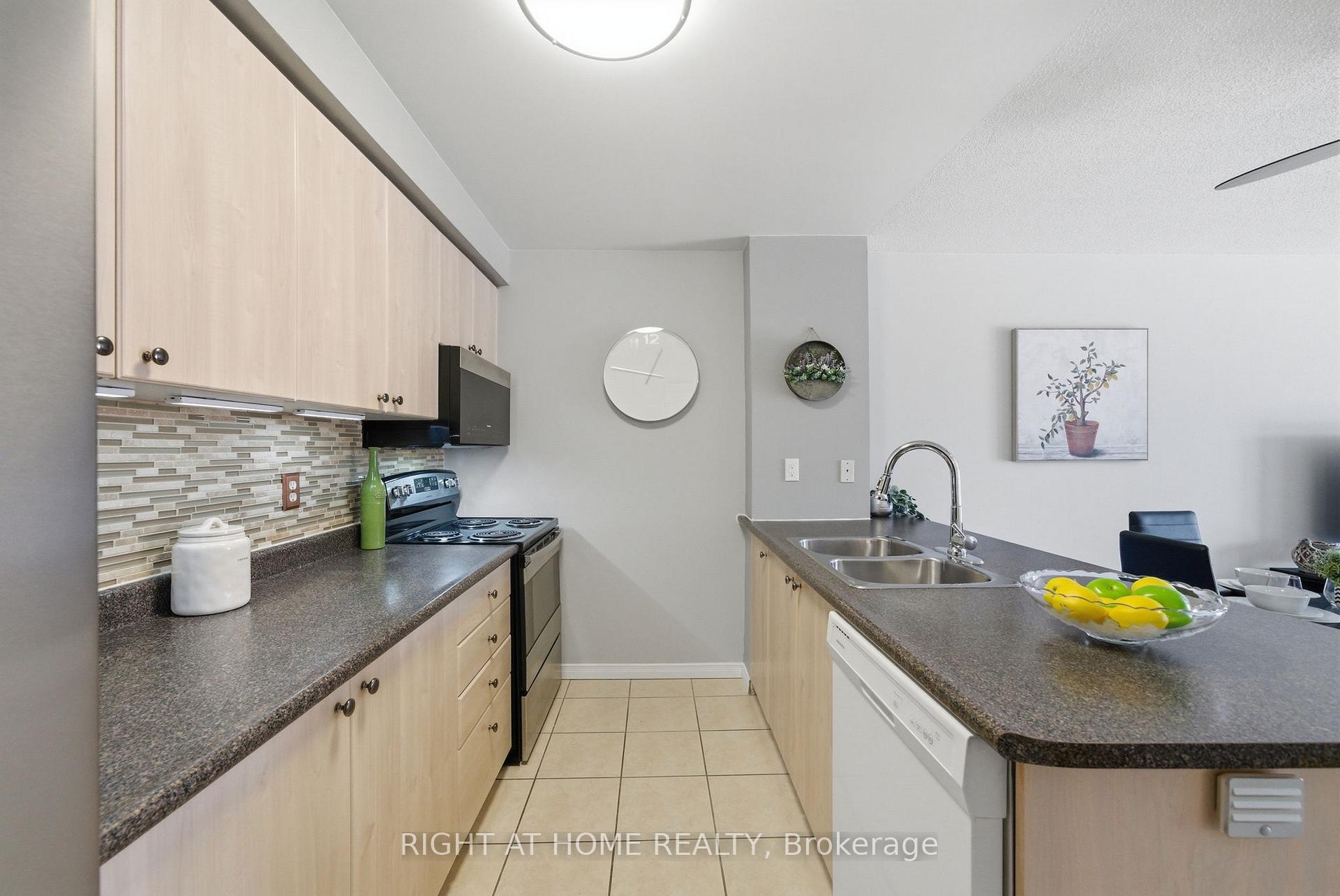 Photo 10 of Unit 102, 91 Aspen Springs Drive, Clarington, Bowmanville — HOMEH