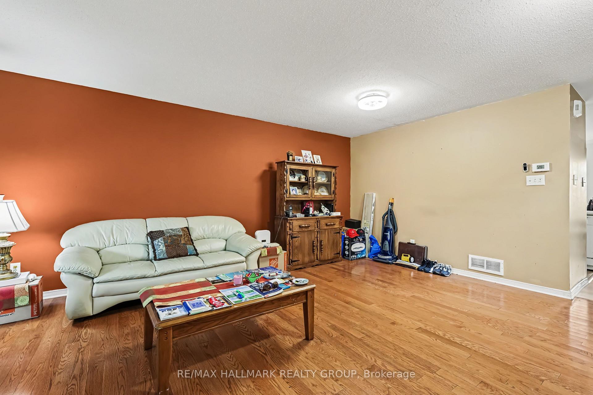Photo 4 of 118 Hollowbrook Drive, Ottawa, Barrhaven - Strandherd — HOMEH