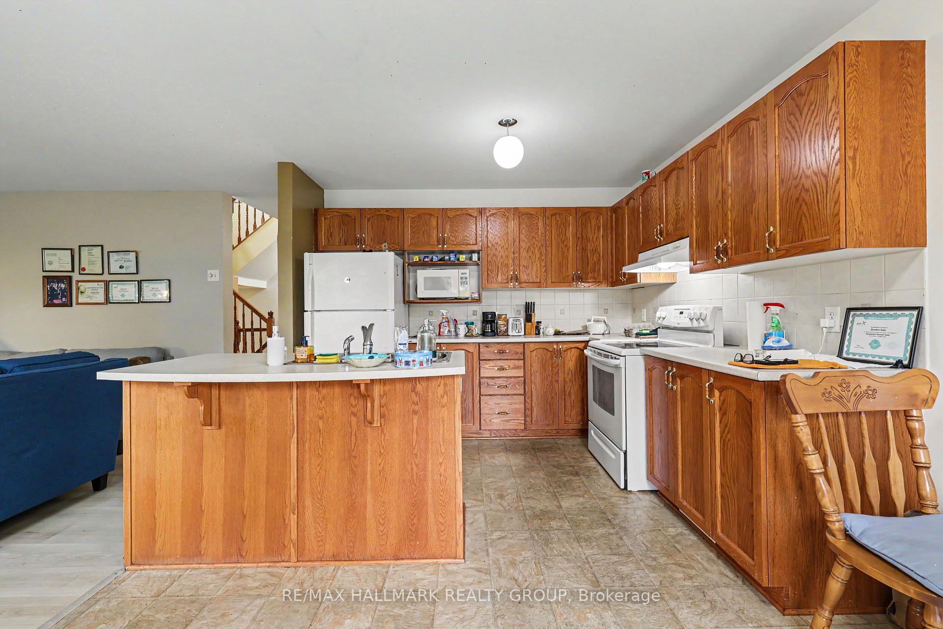 Photo 8 of 118 Hollowbrook Drive, Ottawa, Barrhaven - Strandherd — HOMEH
