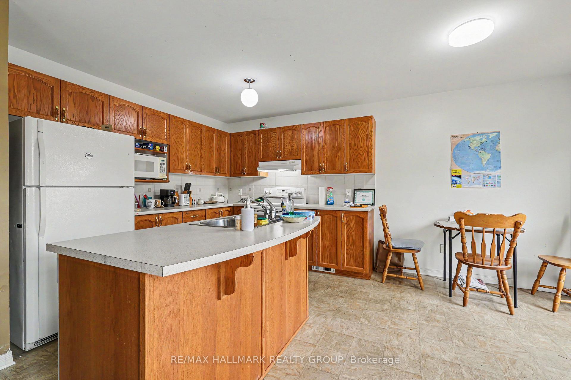Photo 9 of 118 Hollowbrook Drive, Ottawa, Barrhaven - Strandherd — HOMEH