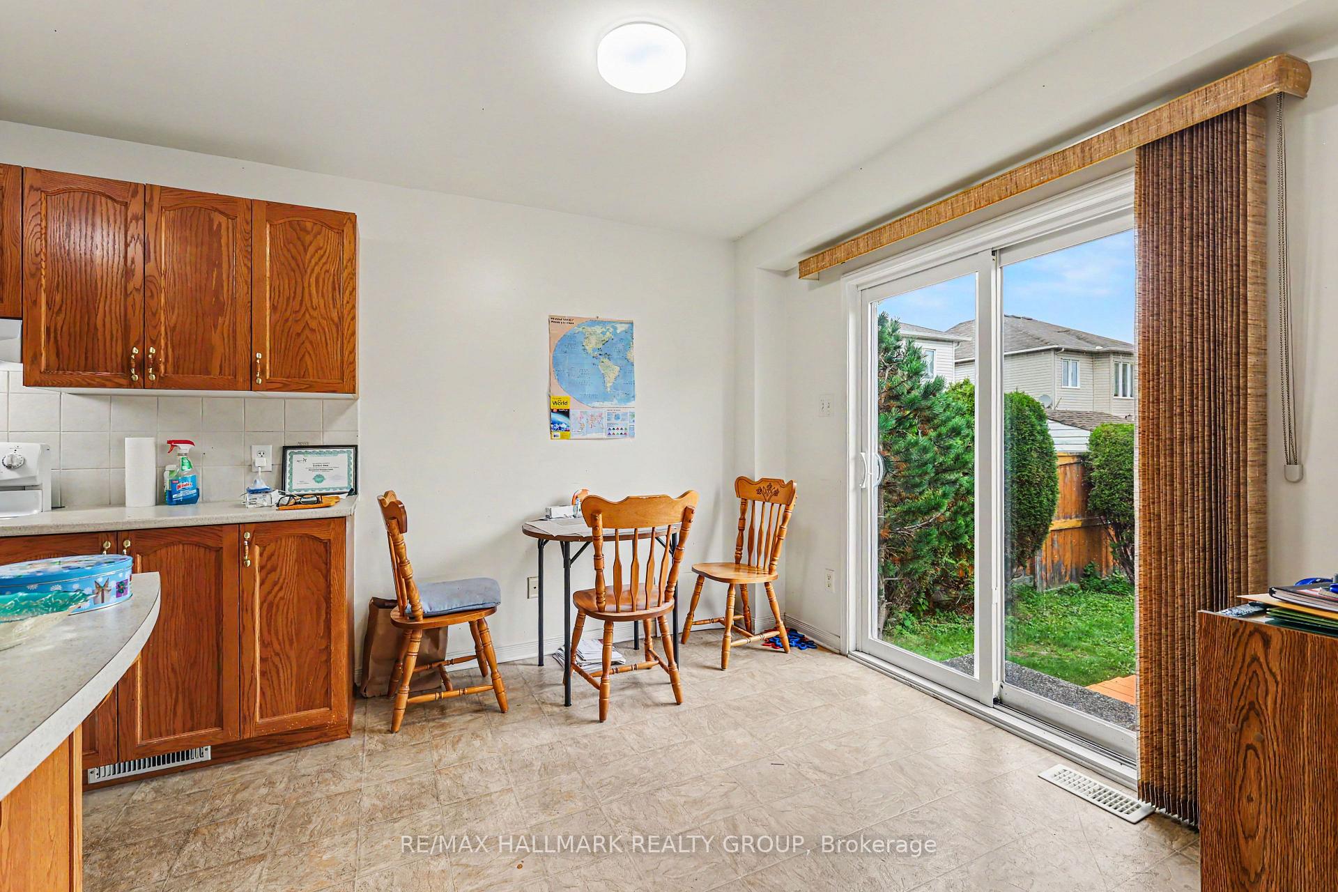 Photo 10 of 118 Hollowbrook Drive, Ottawa, Barrhaven - Strandherd — HOMEH