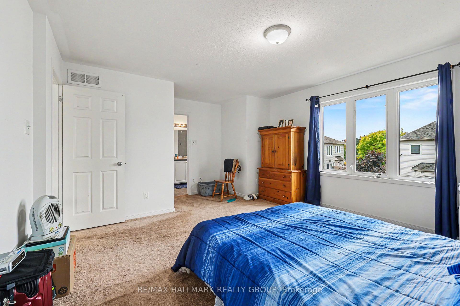 Photo 13 of 118 Hollowbrook Drive, Ottawa, Barrhaven - Strandherd — HOMEH