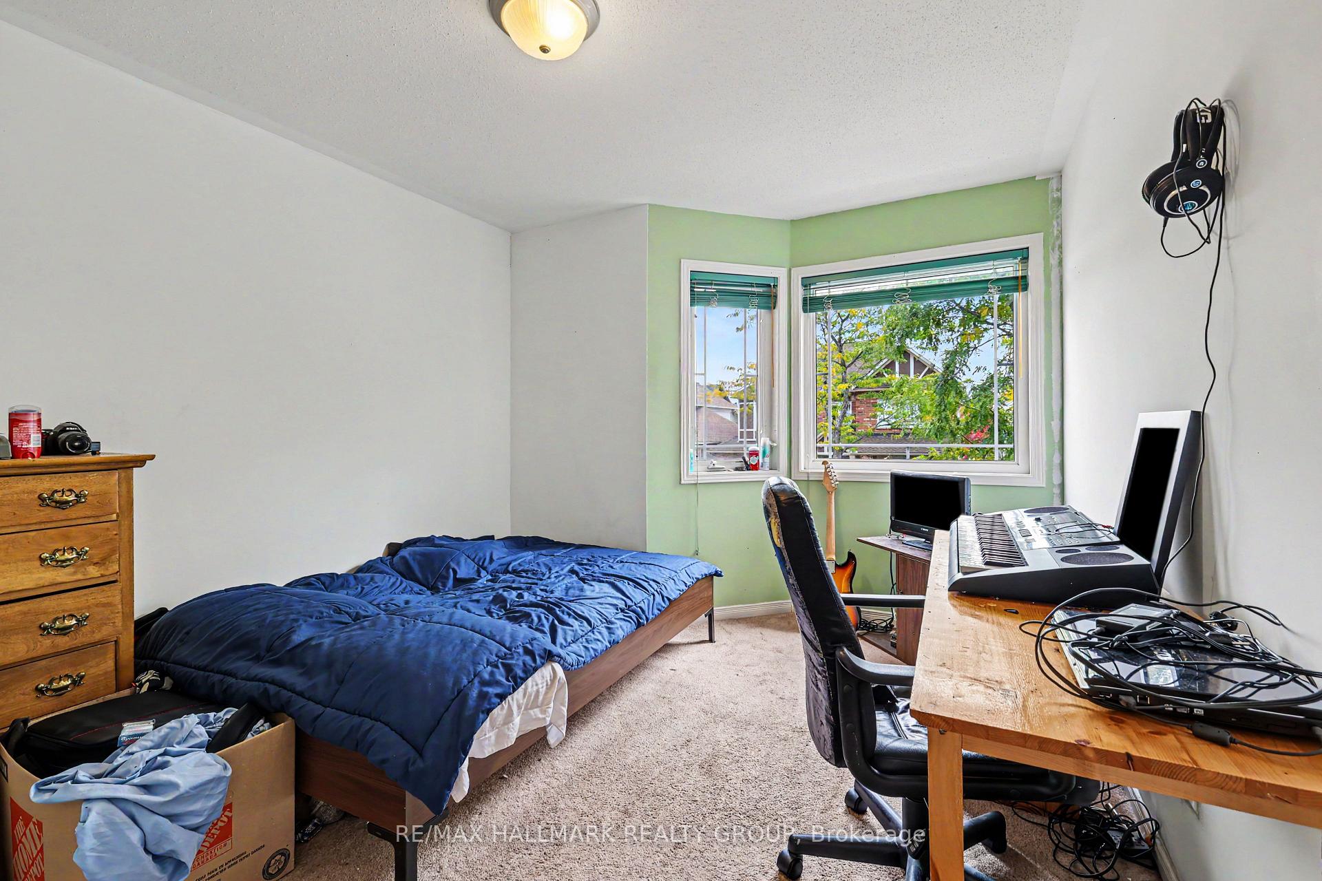Photo 16 of 118 Hollowbrook Drive, Ottawa, Barrhaven - Strandherd — HOMEH
