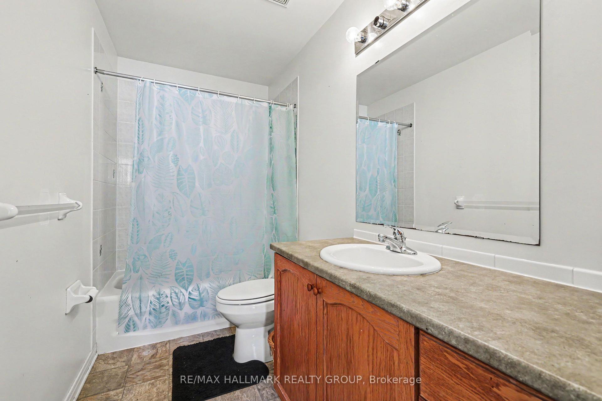 Photo 17 of 118 Hollowbrook Drive, Ottawa, Barrhaven - Strandherd — HOMEH