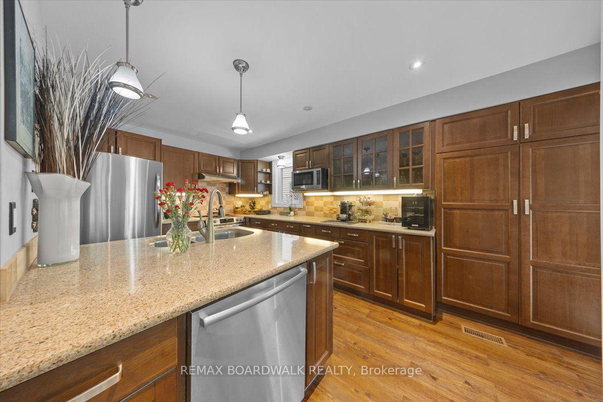 Photo 14 of 24 Hackett Street, Ottawa, Hunt Club Woods — HOMEH