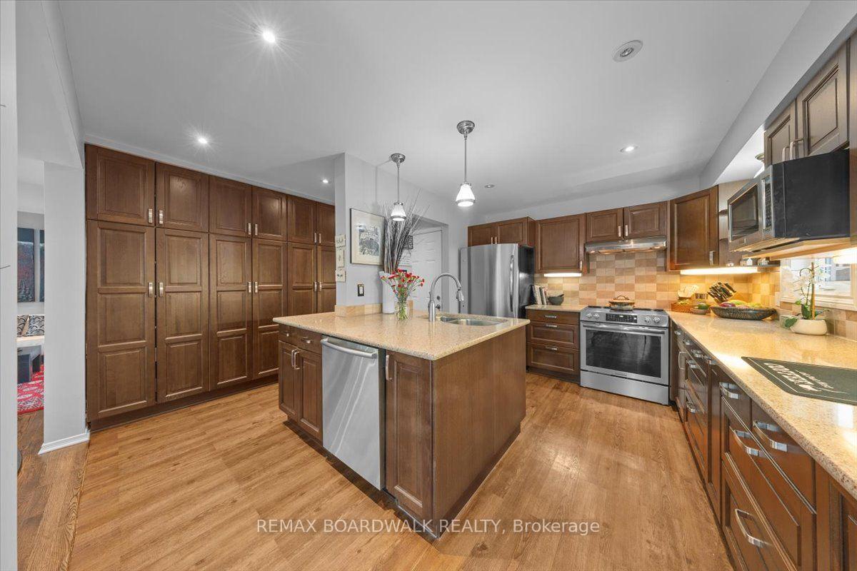 Photo 15 of 24 Hackett Street, Ottawa, Hunt Club Woods — HOMEH