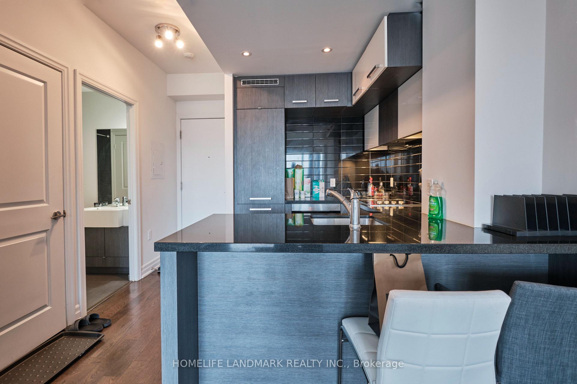 Photo 5 of Unit 2910, 8 The Esplanade, Toronto, Waterfront Communities — HOMEH