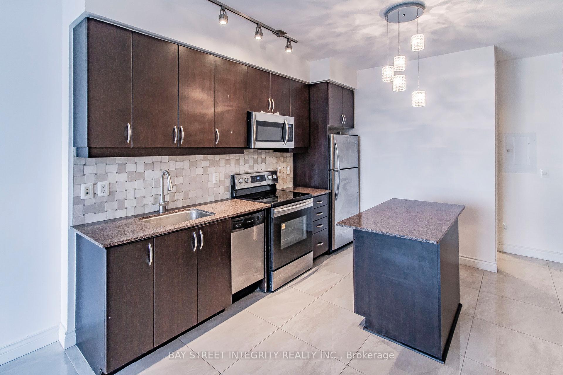 Photo 2 of Unit 813, 2885 Bayview Avenue, North York, Bayview Village — HOMEH