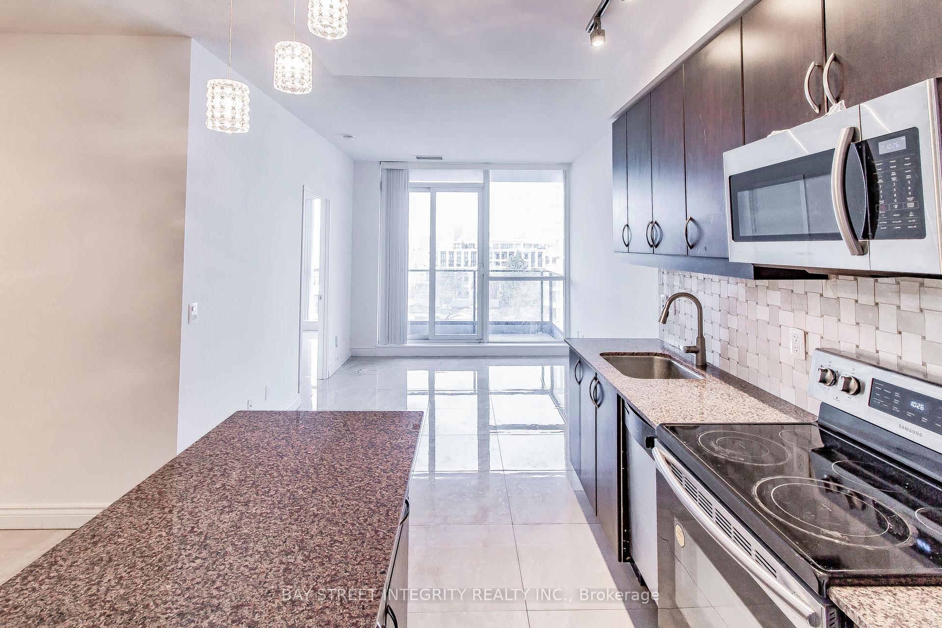 Photo 3 of Unit 813, 2885 Bayview Avenue, North York, Bayview Village — HOMEH