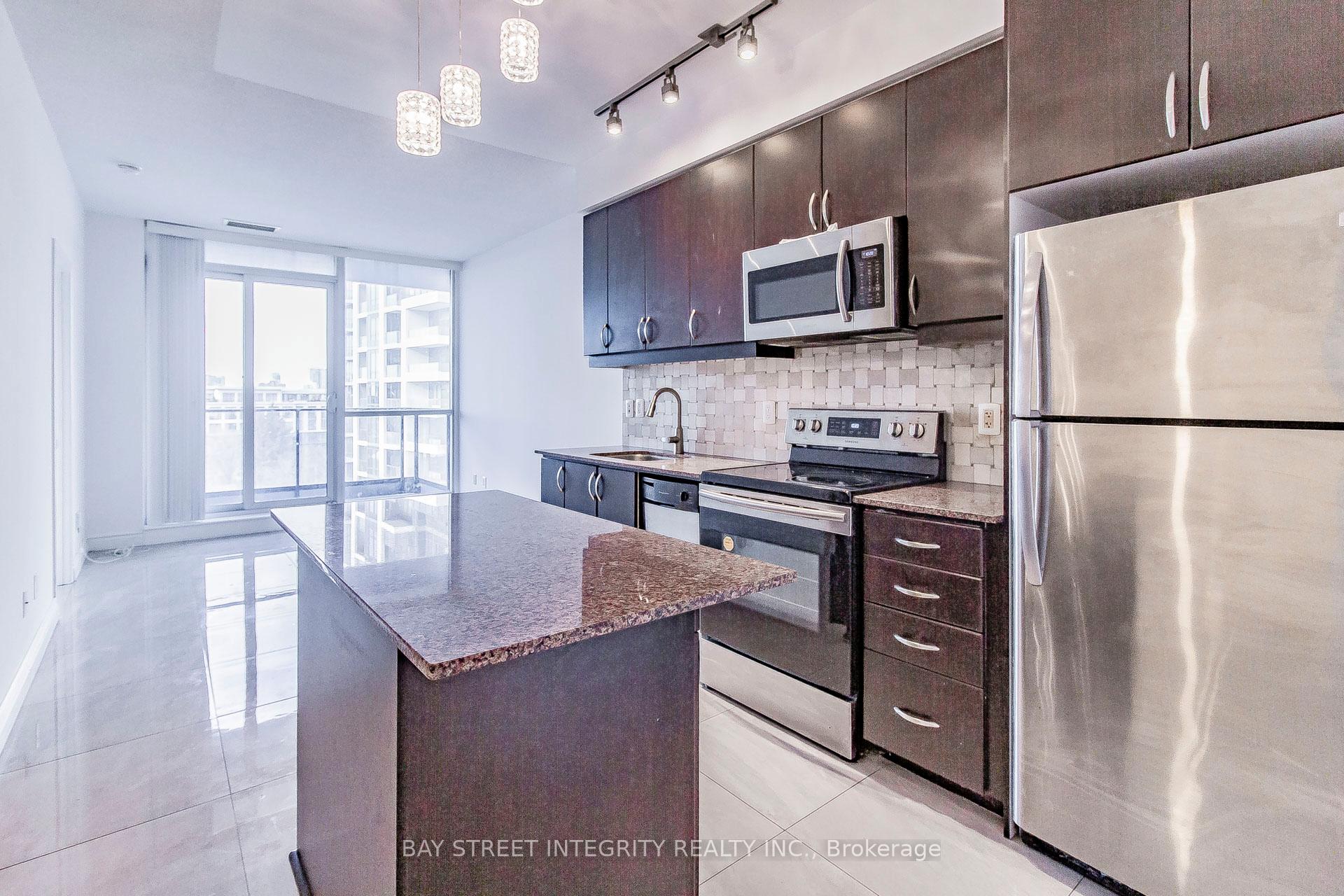 Photo 5 of Unit 813, 2885 Bayview Avenue, North York, Bayview Village — HOMEH