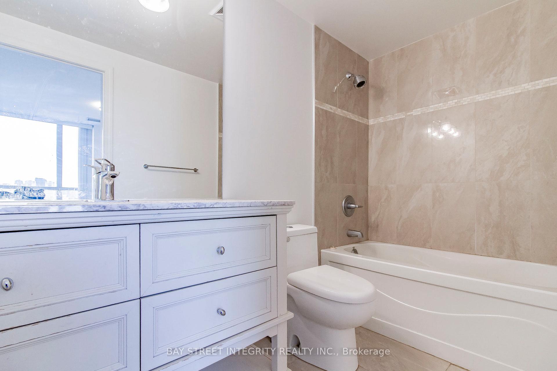 Photo 9 of Unit 813, 2885 Bayview Avenue, North York, Bayview Village — HOMEH