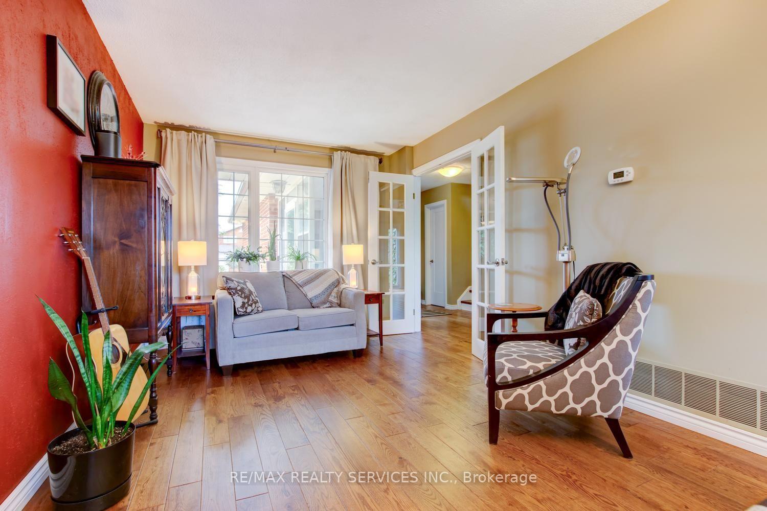 Photo 6 of 16 Cavalier Court, Brampton, Madoc — HOMEH