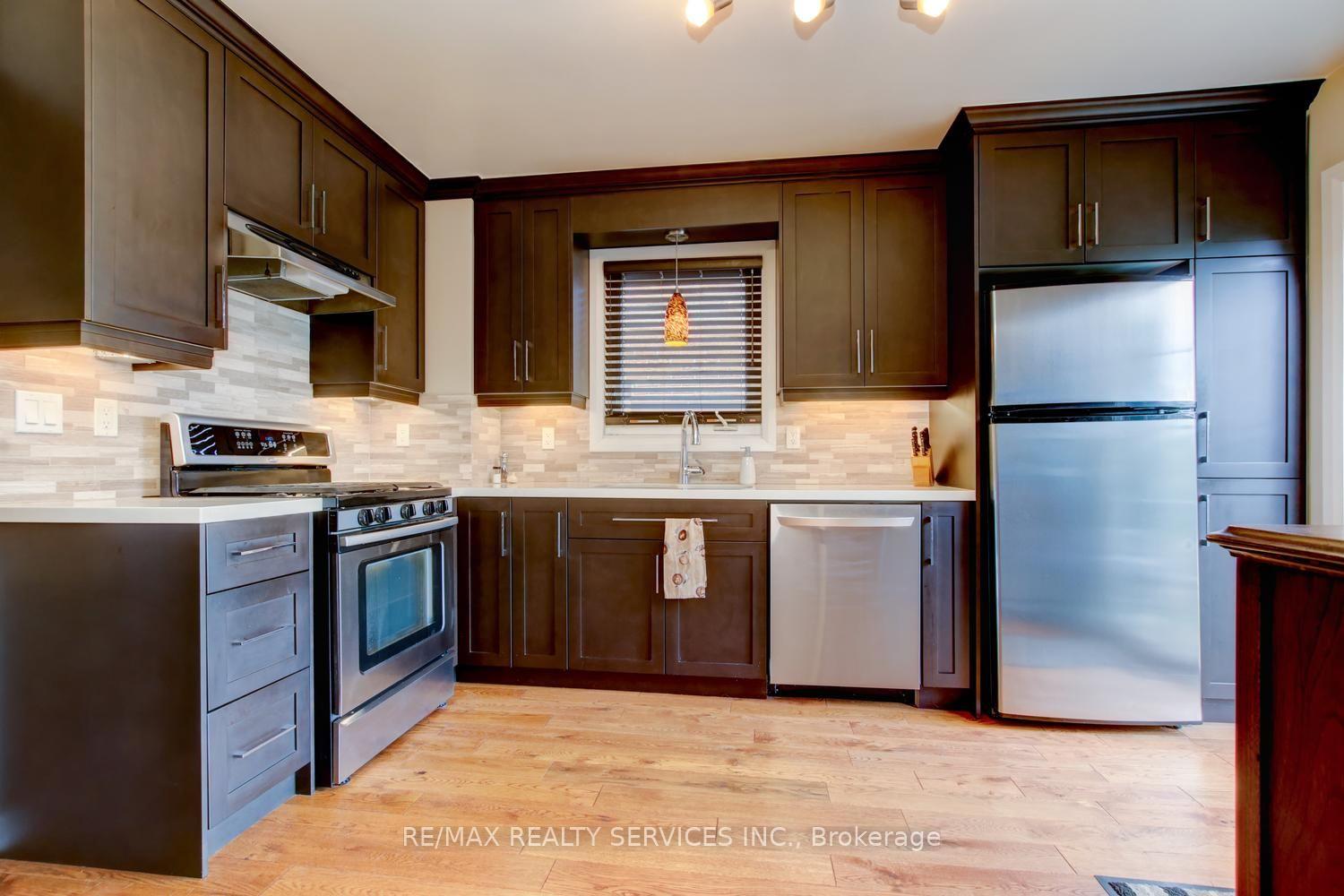 Photo 12 of 16 Cavalier Court, Brampton, Madoc — HOMEH