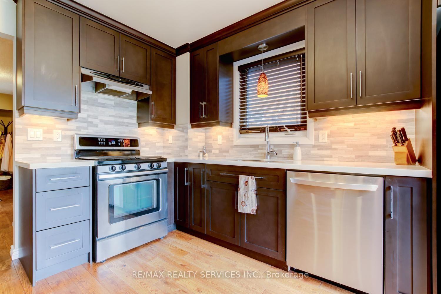 Photo 17 of 16 Cavalier Court, Brampton, Madoc — HOMEH