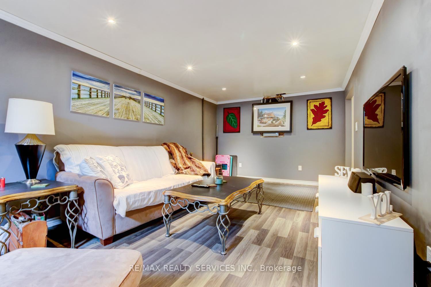 Photo 34 of 16 Cavalier Court, Brampton, Madoc — HOMEH