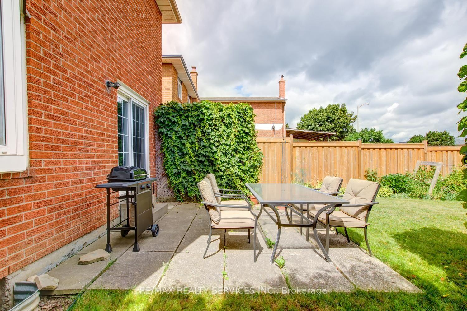 Photo 39 of 16 Cavalier Court, Brampton, Madoc — HOMEH