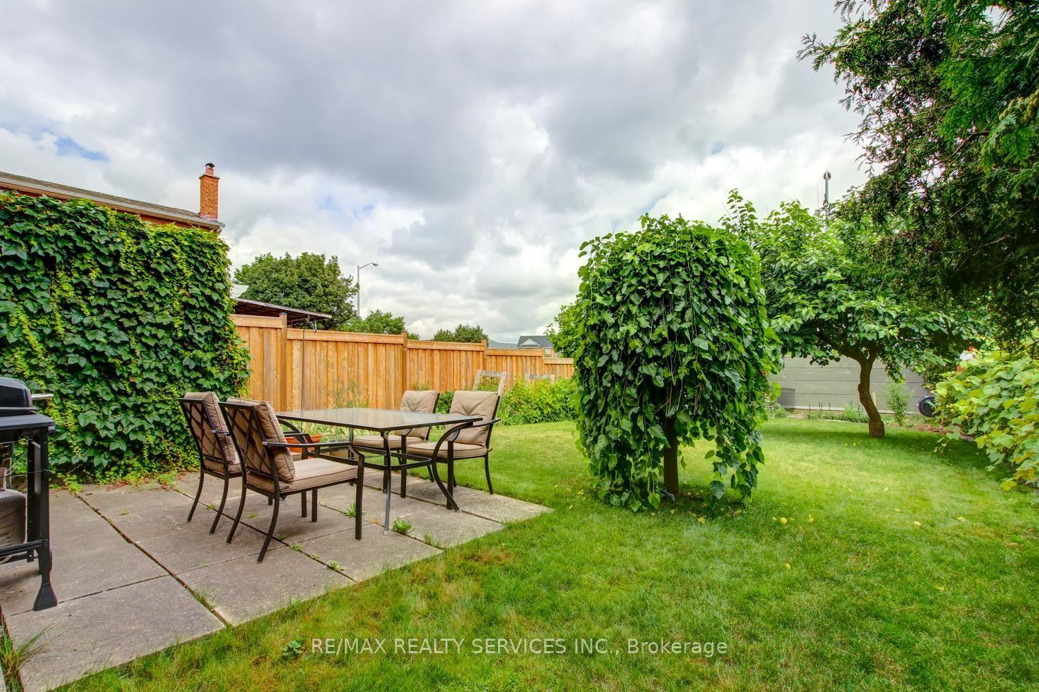 Photo 40 of 16 Cavalier Court, Brampton, Madoc — HOMEH