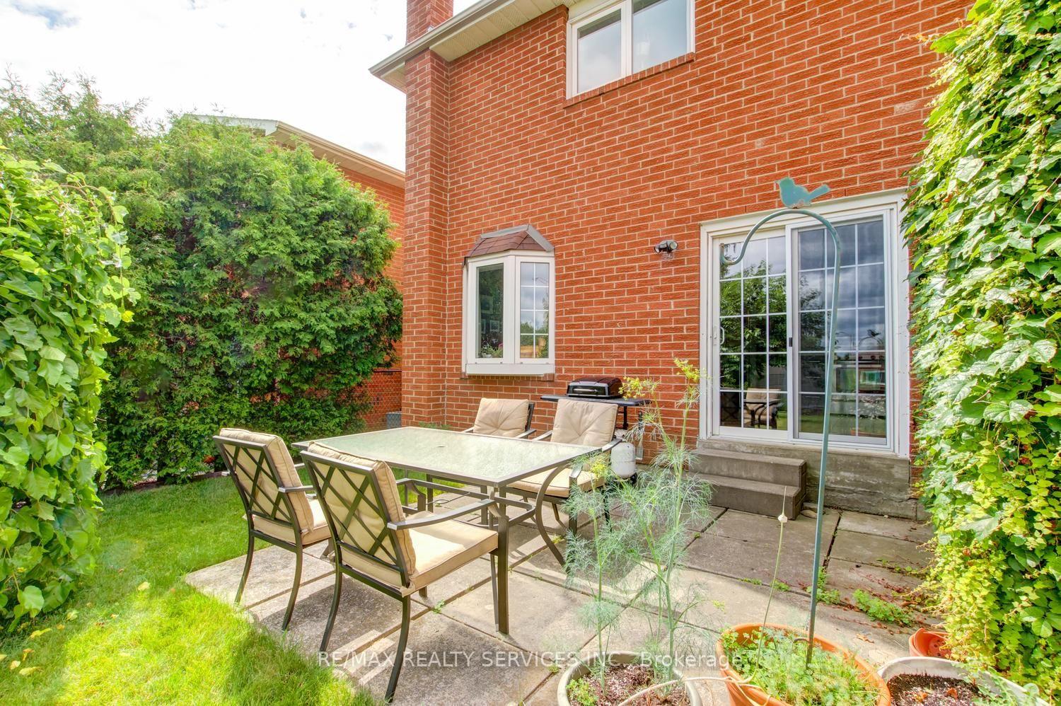 Photo 42 of 16 Cavalier Court, Brampton, Madoc — HOMEH
