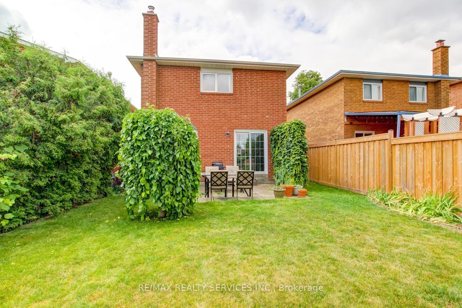 Photo 43 of 16 Cavalier Court, Brampton, Madoc — HOMEH