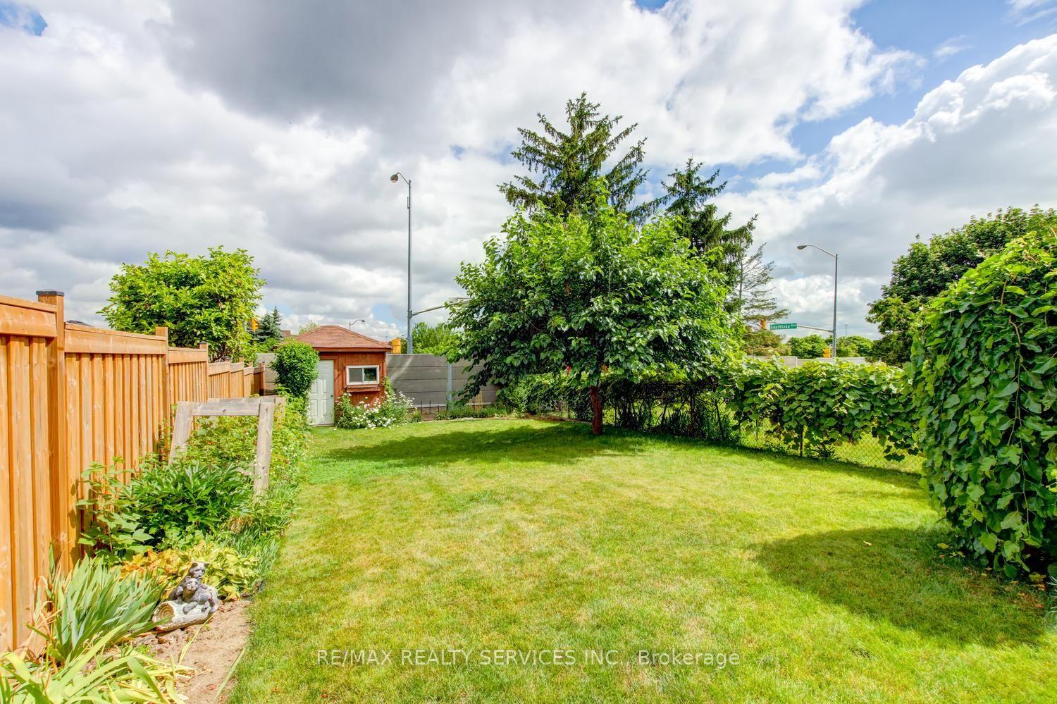 Photo 44 of 16 Cavalier Court, Brampton, Madoc — HOMEH
