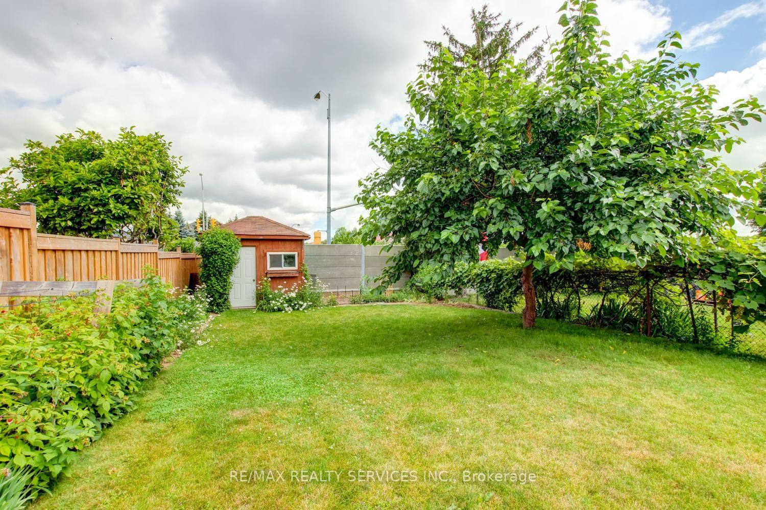 Photo 45 of 16 Cavalier Court, Brampton, Madoc — HOMEH
