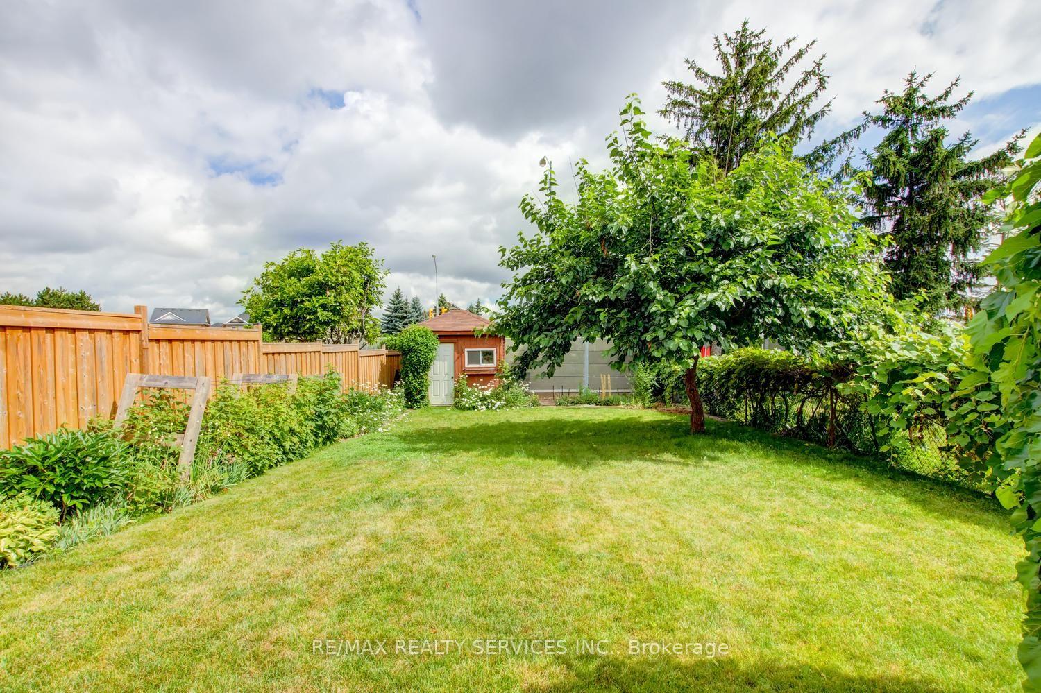 Photo 46 of 16 Cavalier Court, Brampton, Madoc — HOMEH