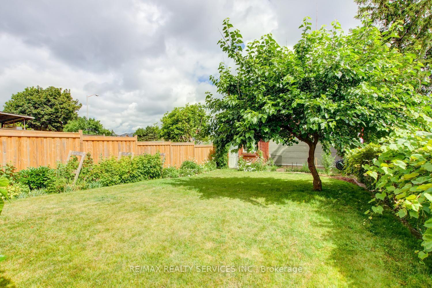 Photo 47 of 16 Cavalier Court, Brampton, Madoc — HOMEH