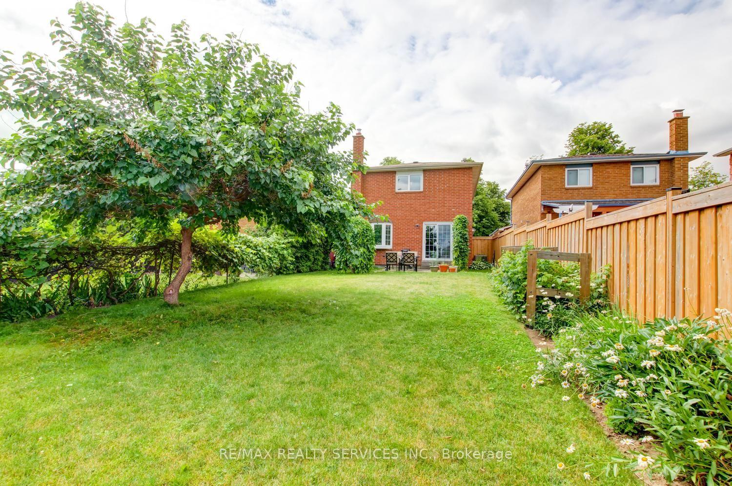 Photo 49 of 16 Cavalier Court, Brampton, Madoc — HOMEH