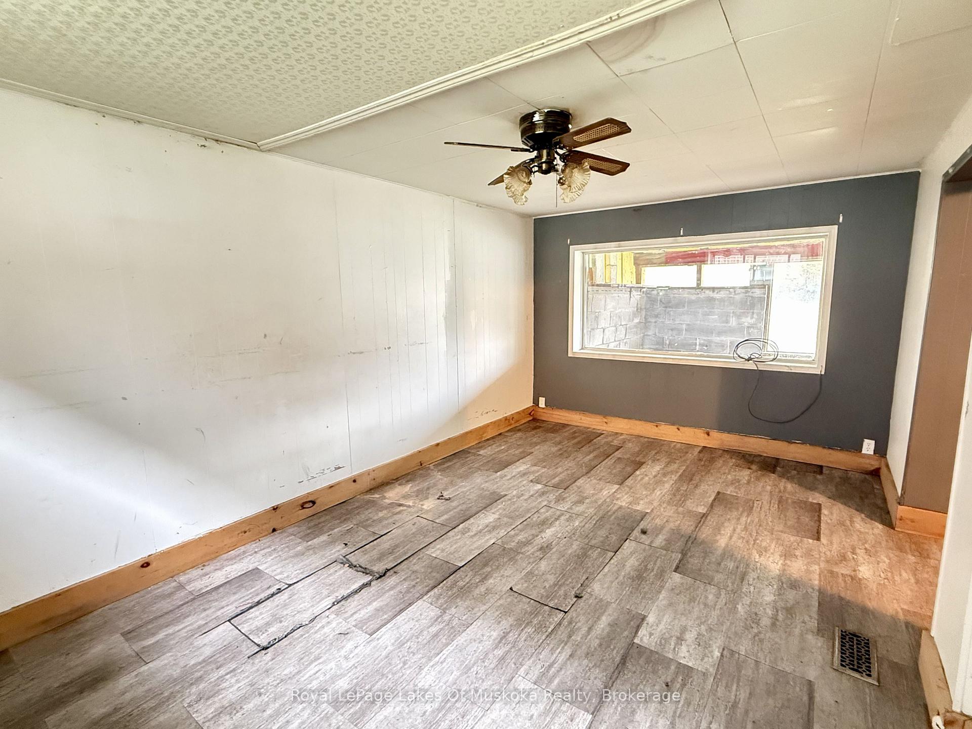 Photo 2 of 104 Ontario Street, Burk's Falls — HOMEH