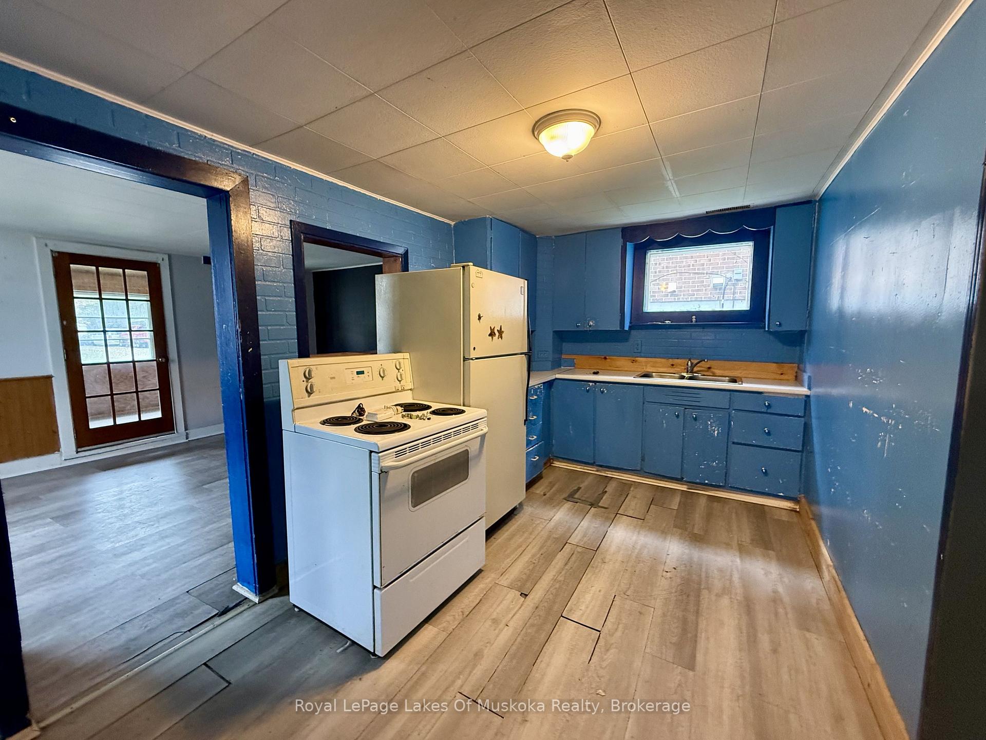Photo 4 of 104 Ontario Street, Burk's Falls — HOMEH