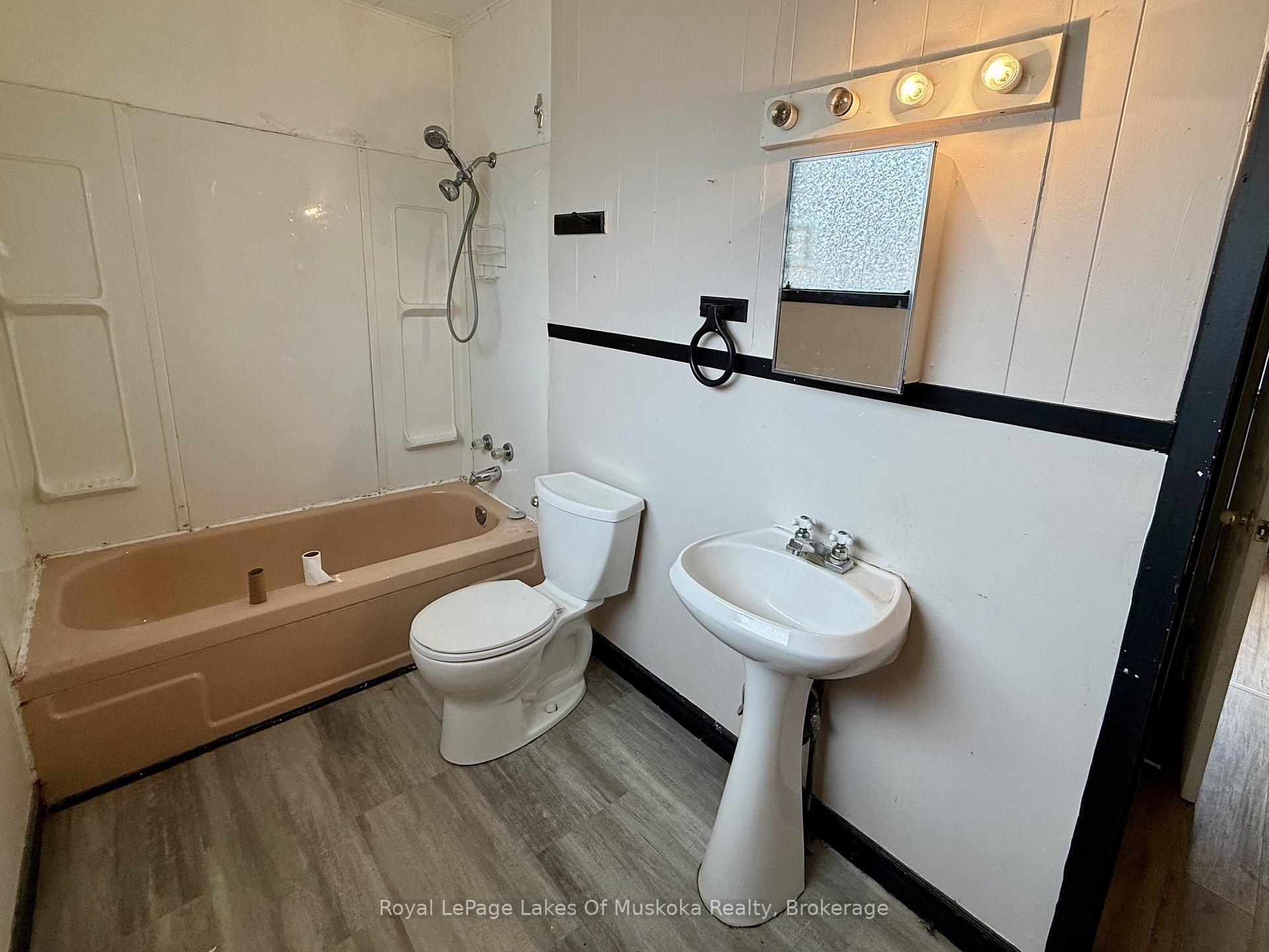 Photo 13 of 104 Ontario Street, Burk's Falls — HOMEH