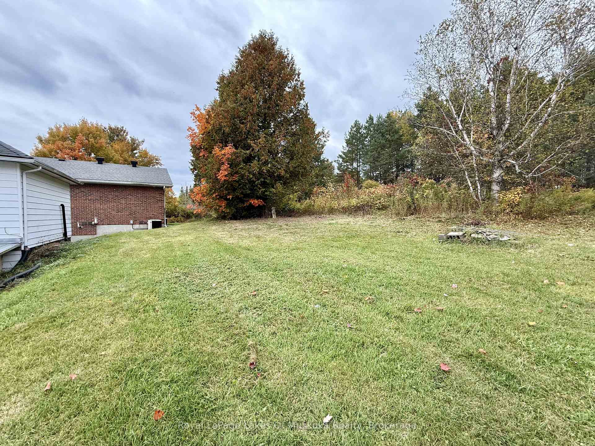 Photo 23 of 104 Ontario Street, Burk's Falls — HOMEH