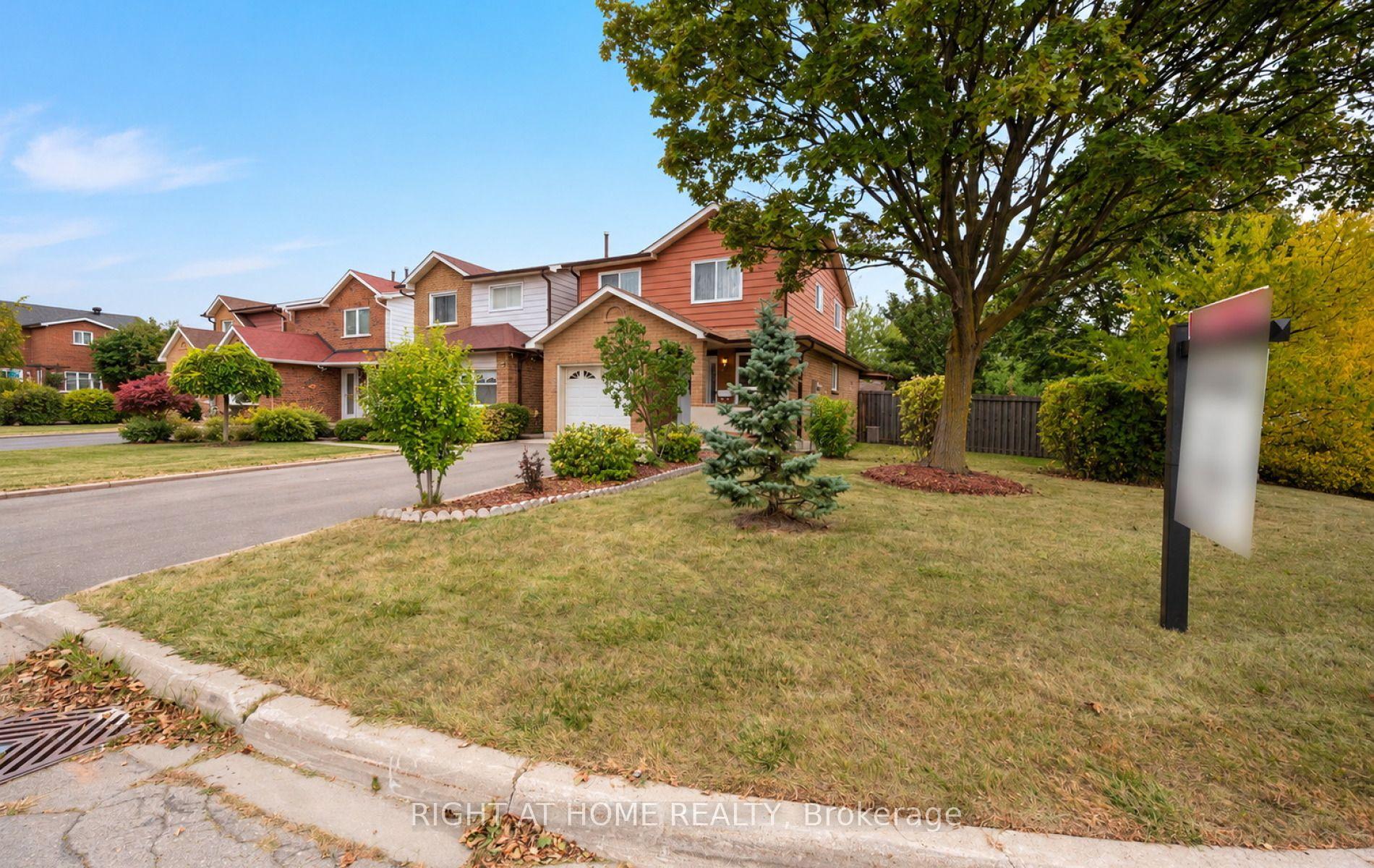 Photo 3 of 875 Messenger Meadow Drive, Mississauga, Creditview — HOMEH