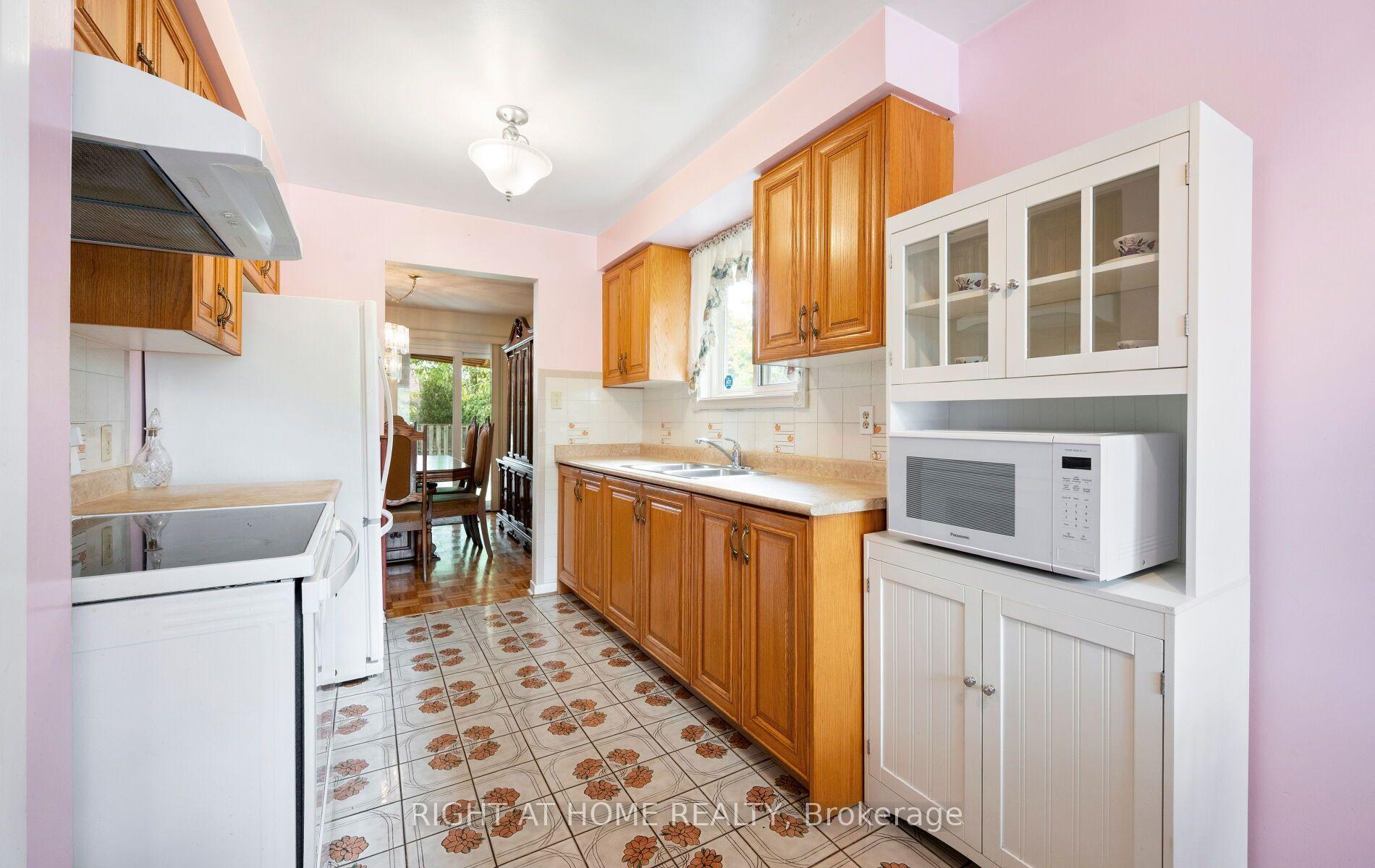 Photo 13 of 875 Messenger Meadow Drive, Mississauga, Creditview — HOMEH