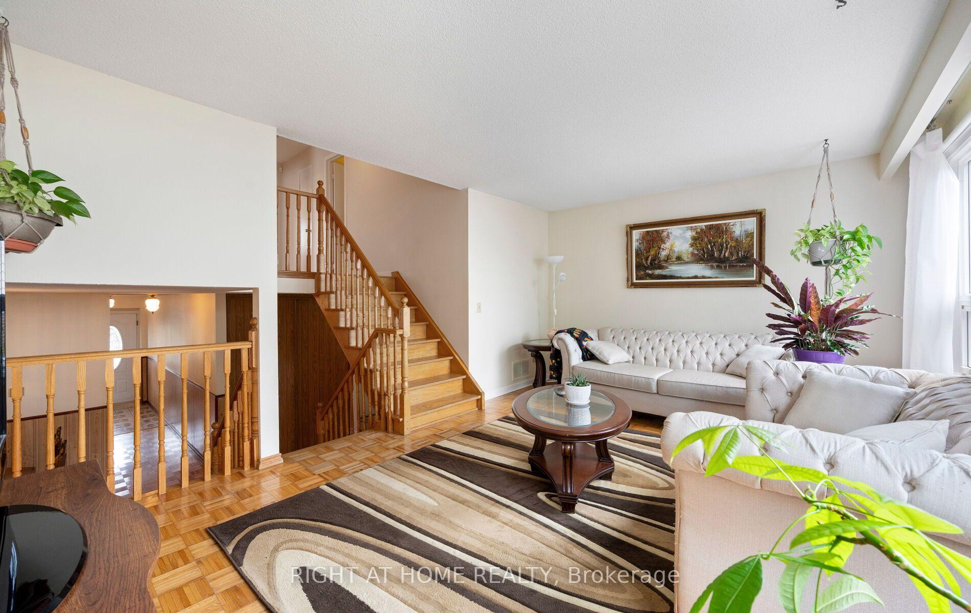 Photo 17 of 875 Messenger Meadow Drive, Mississauga, Creditview — HOMEH