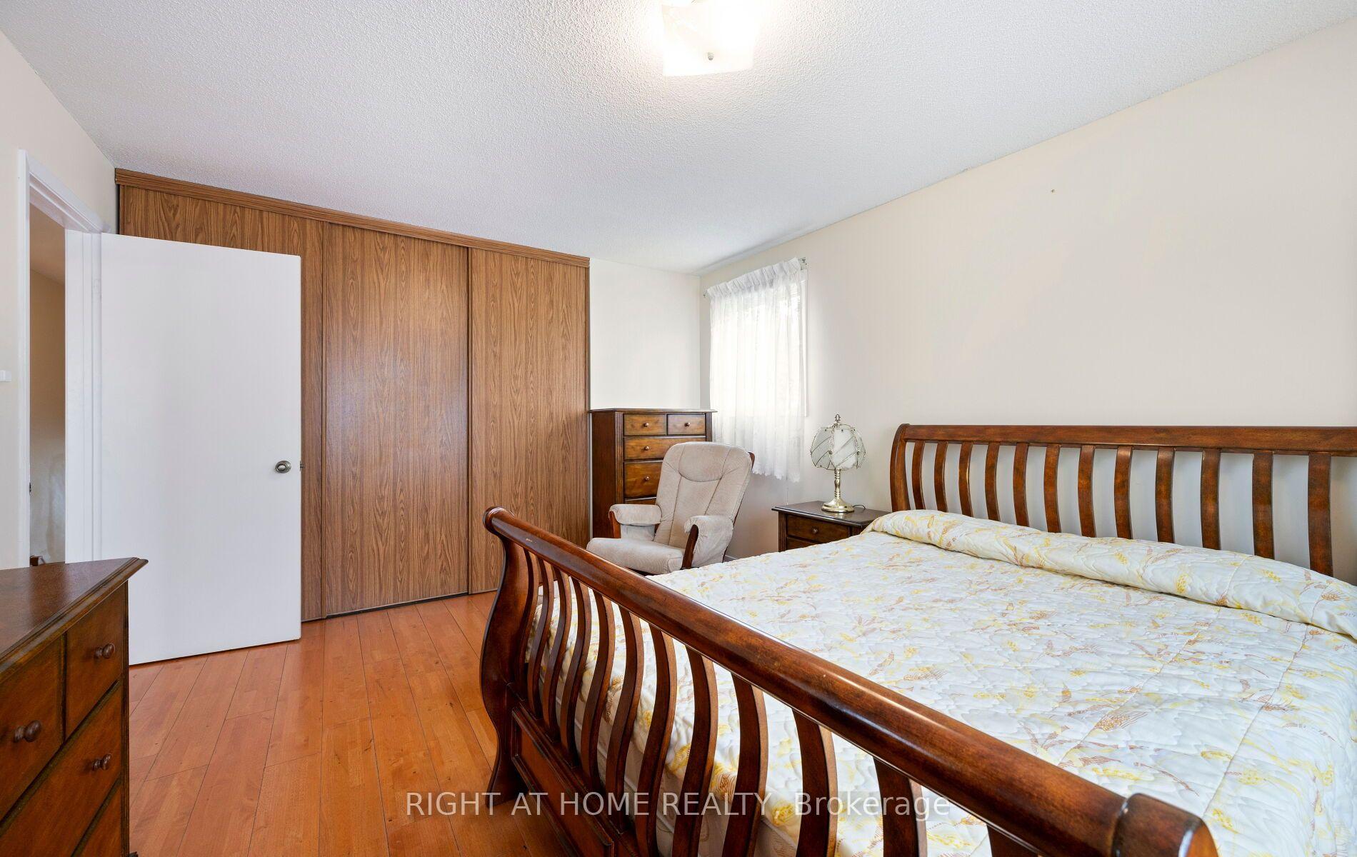Photo 21 of 875 Messenger Meadow Drive, Mississauga, Creditview — HOMEH
