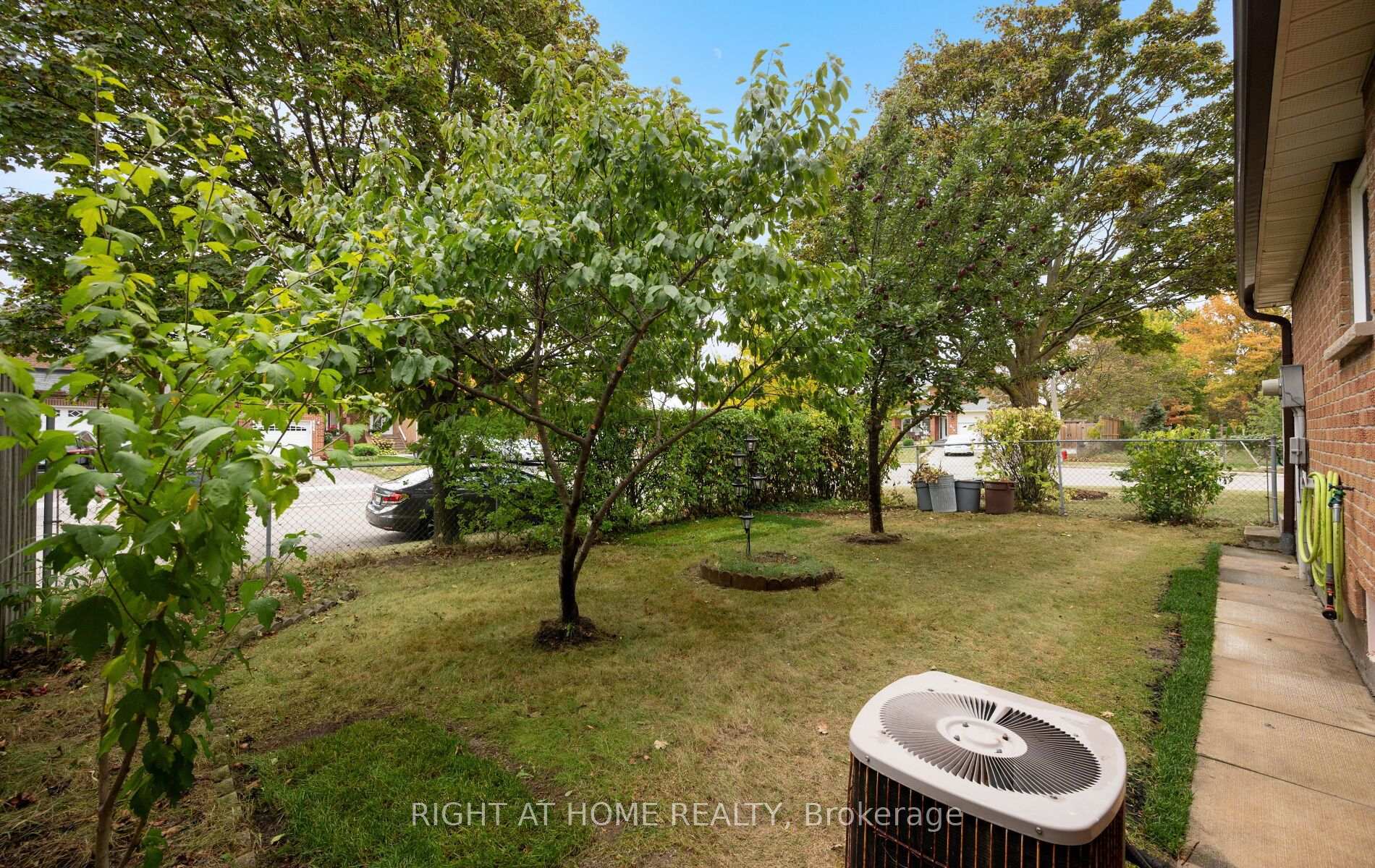 Photo 40 of 875 Messenger Meadow Drive, Mississauga, Creditview — HOMEH