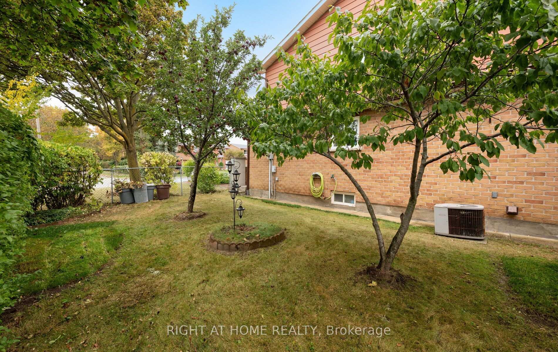 Photo 47 of 875 Messenger Meadow Drive, Mississauga, Creditview — HOMEH