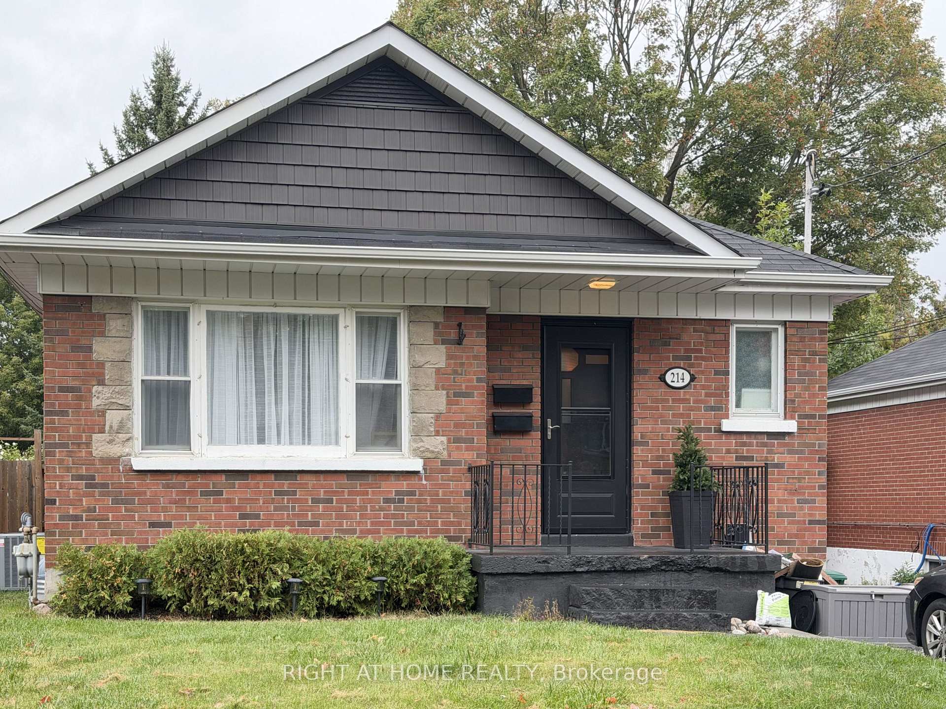 Front of Unit Lower, 214 Greenwood Avenue
