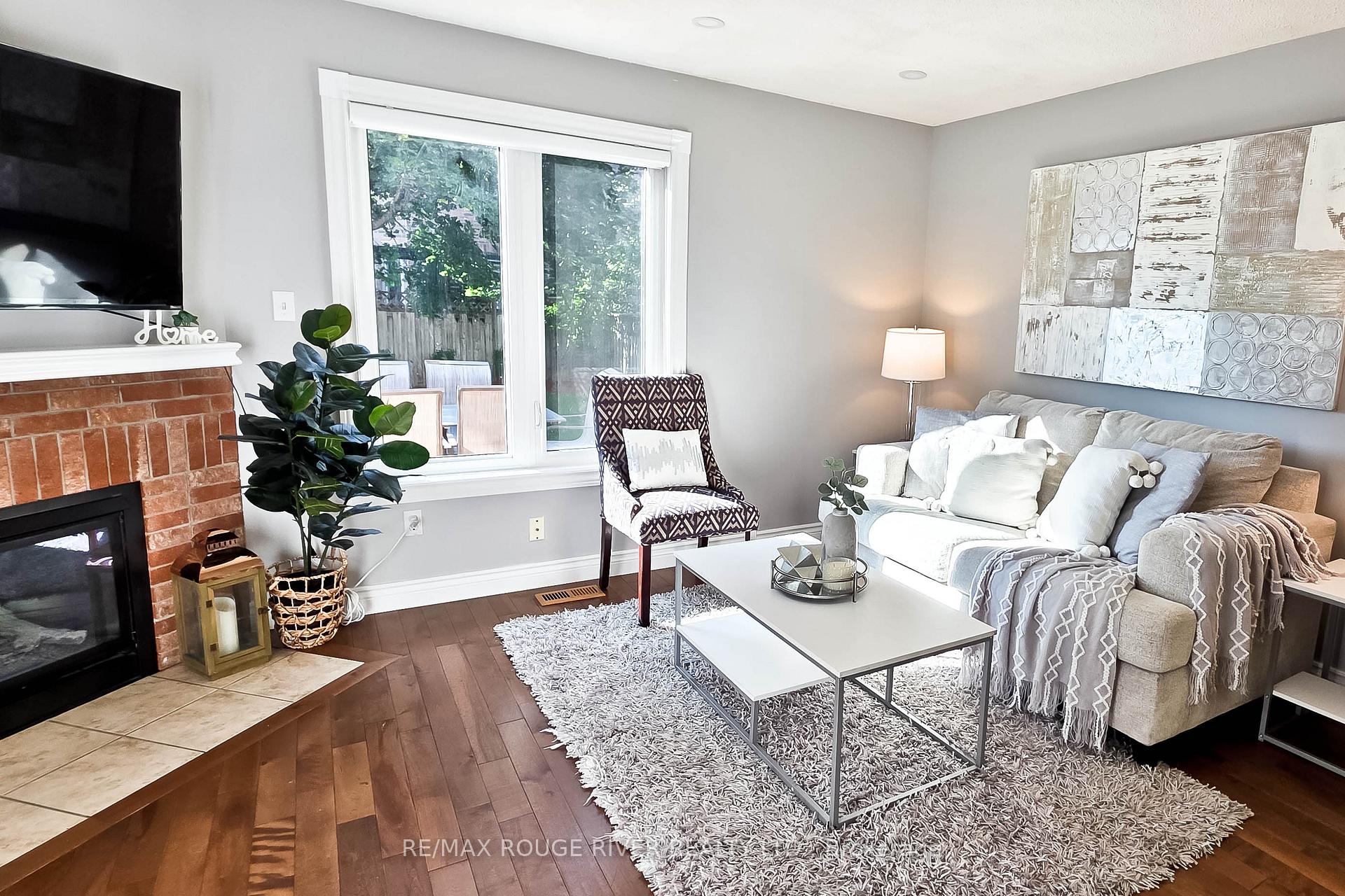 Photo 8 of 6 Knotty Pine Drive, Whitby, Williamsburg — HOMEH