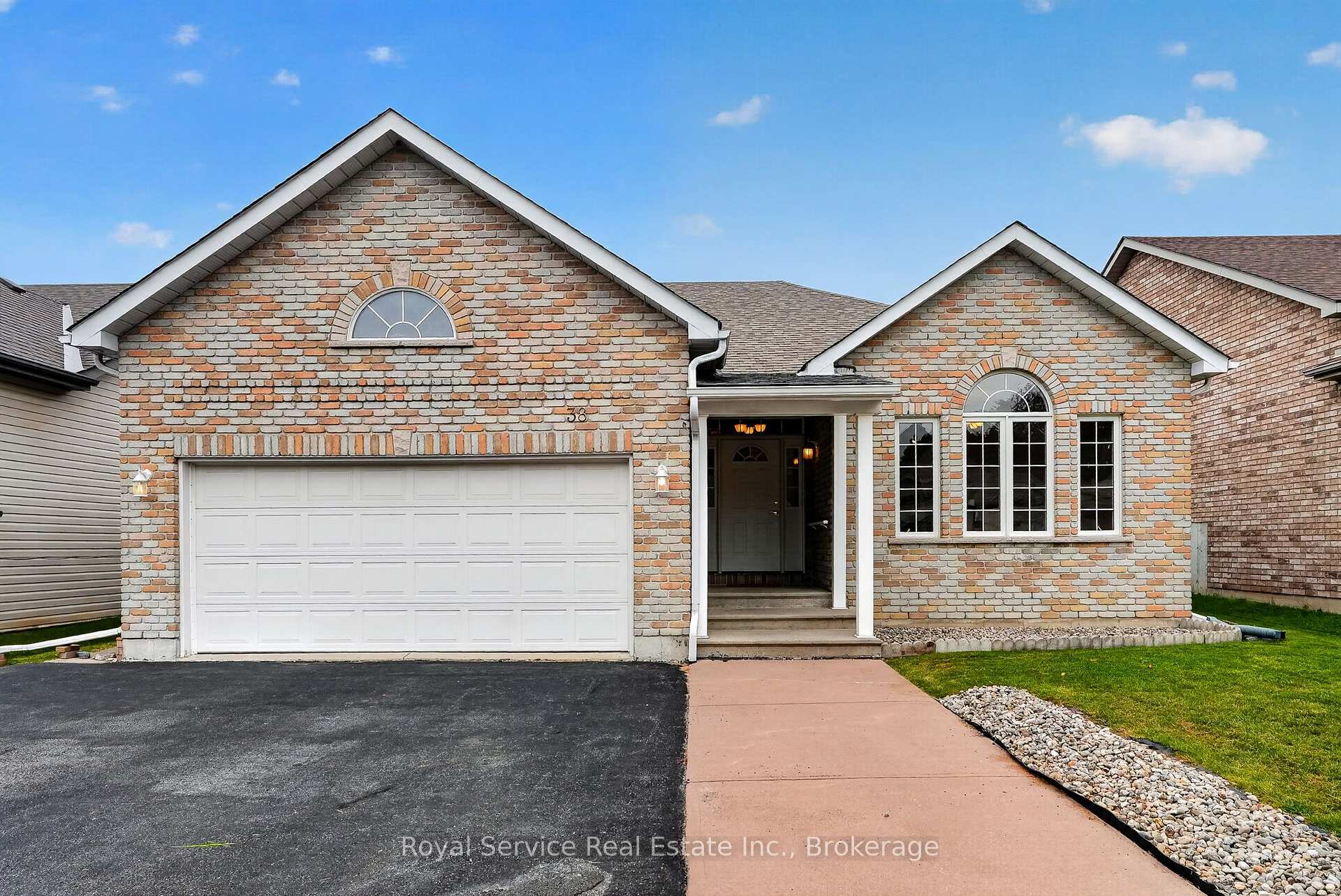 Photo 32 of 38 Finch Drive, Belleville, Belleville Ward — HOMEH