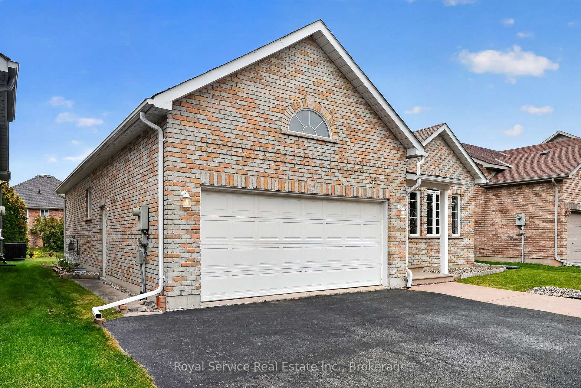 Photo 33 of 38 Finch Drive, Belleville, Belleville Ward — HOMEH