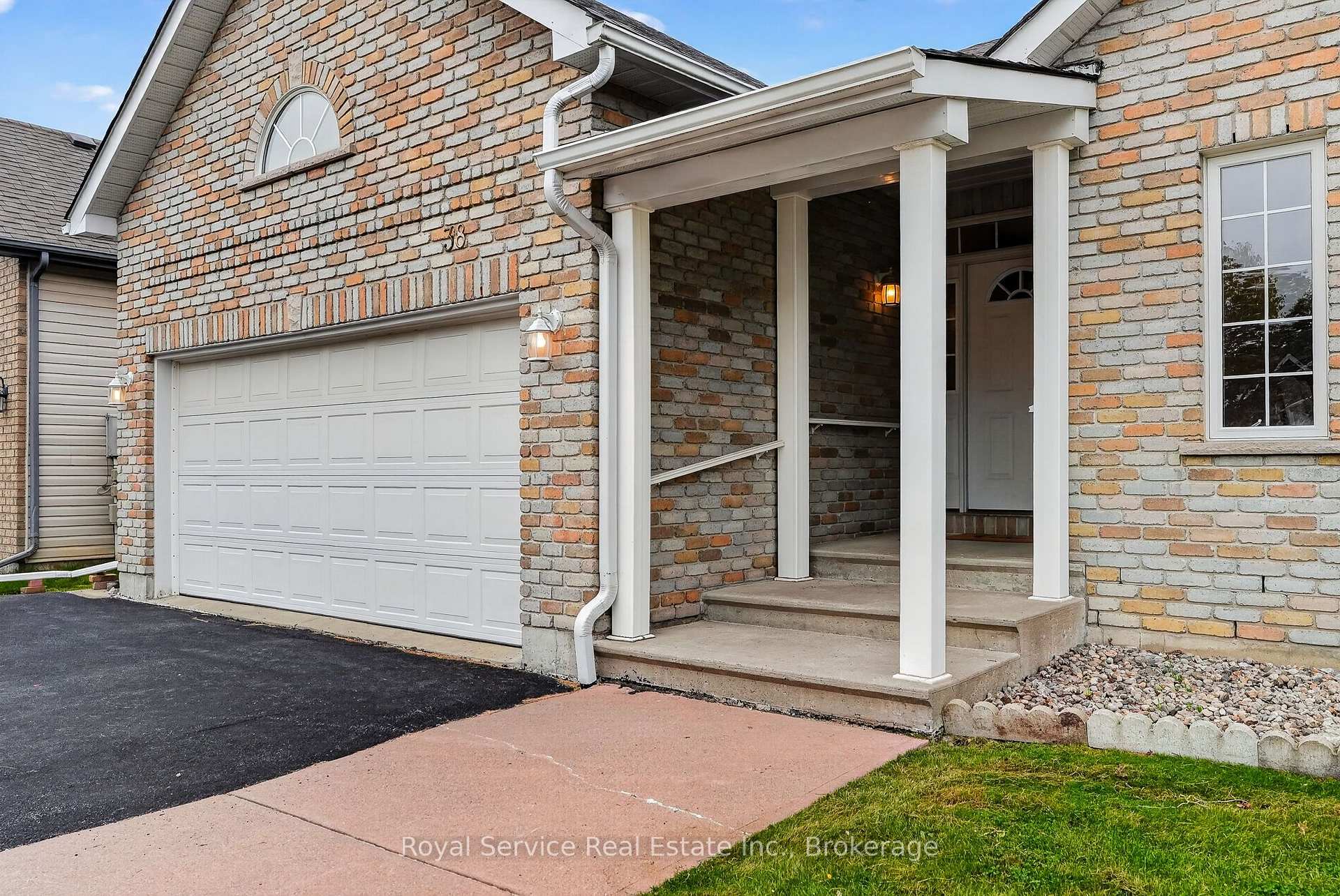Photo 34 of 38 Finch Drive, Belleville, Belleville Ward — HOMEH