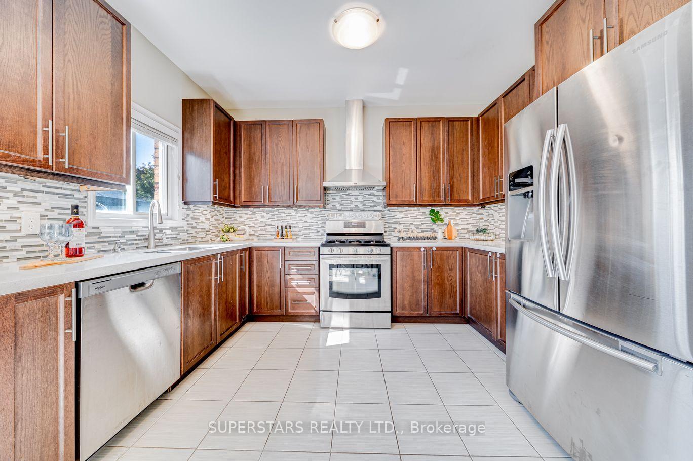 Photo 7 of 46 Majesty Boulevard, Barrie, Innis-Shore — HOMEH