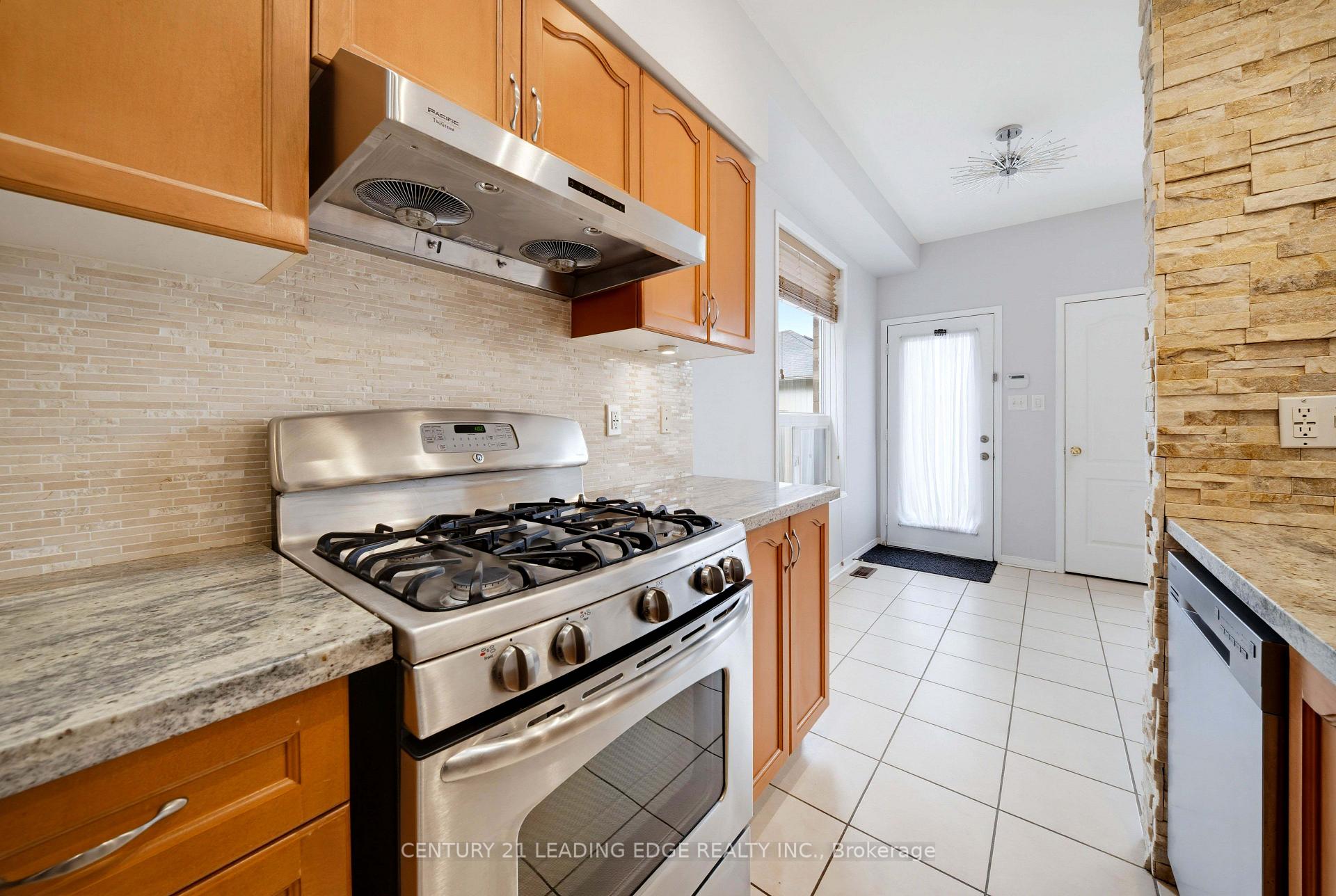 Photo 20 of 818 Castlemore Avenue, Markham, Wismer — HOMEH